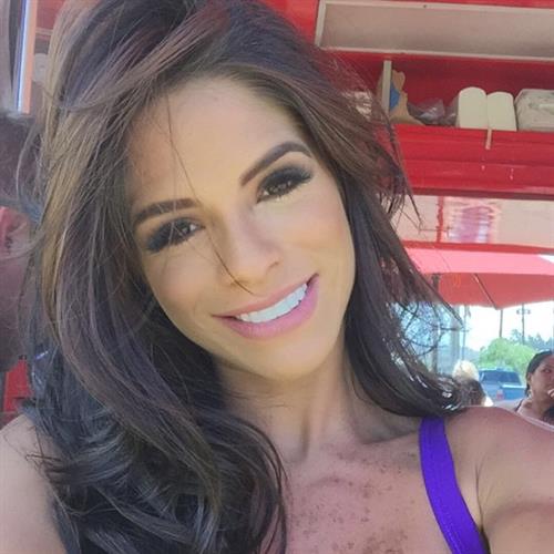Michelle Lewin taking a selfie