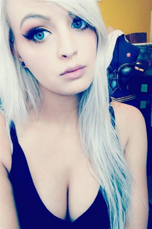 Danielle DeNicola taking a selfie