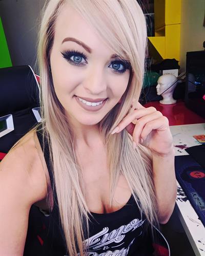 Danielle DeNicola taking a selfie