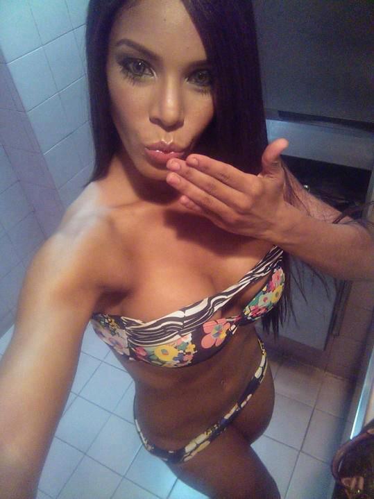 Yarishna Ayala Otero Bikini Selfie Pictures Yarishna Ayala Otero in a bikini taking a selfie