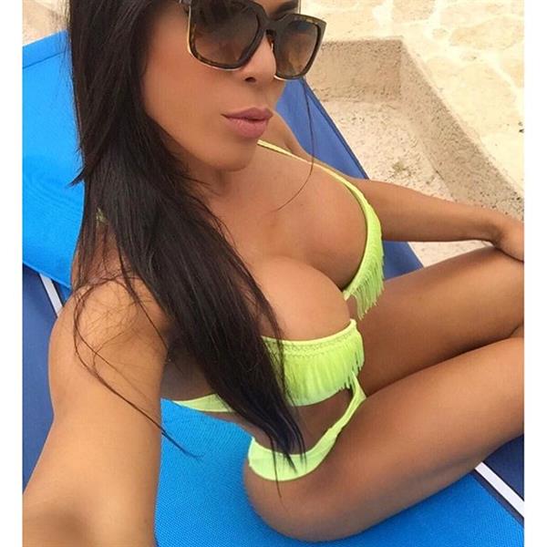 Yarishna Ayala Otero in a bikini taking a selfie