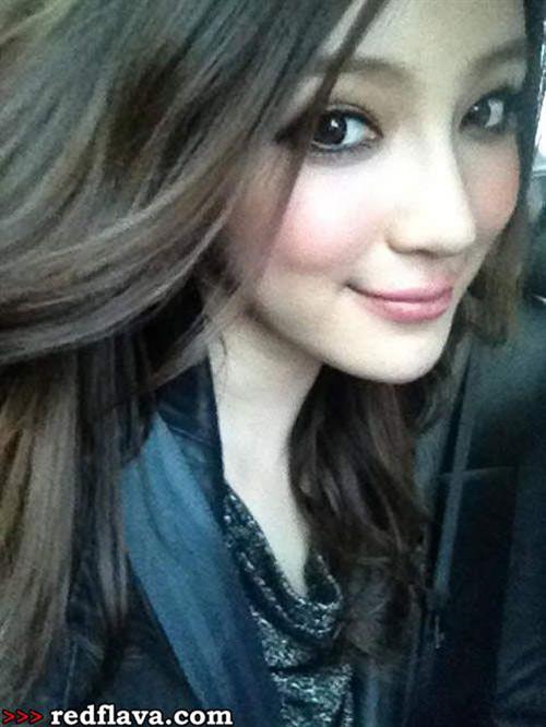 Chen Yang Jin taking a selfie