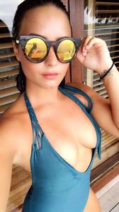 Demi Lovato taking a selfie