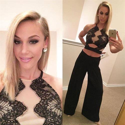 Tawna Eubanks McCoy taking a selfie