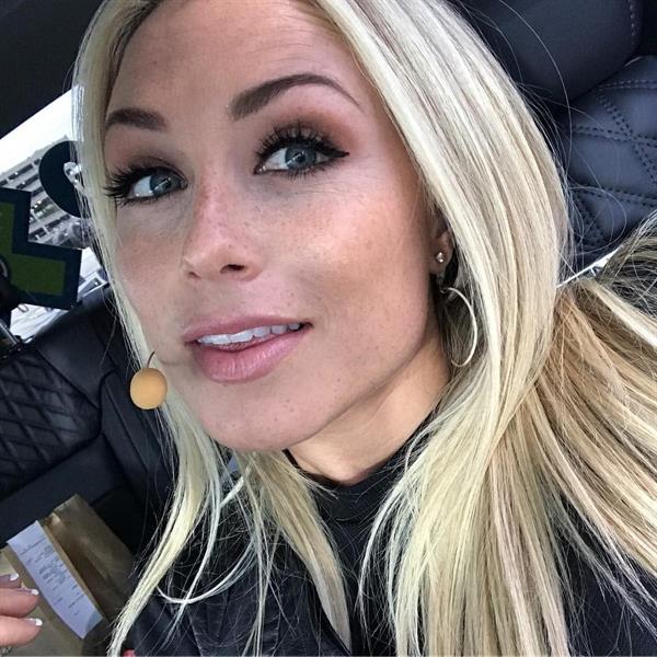 Dianna Dahlgren taking a selfie