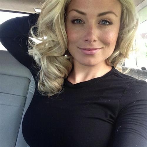 Dianna Dahlgren taking a selfie