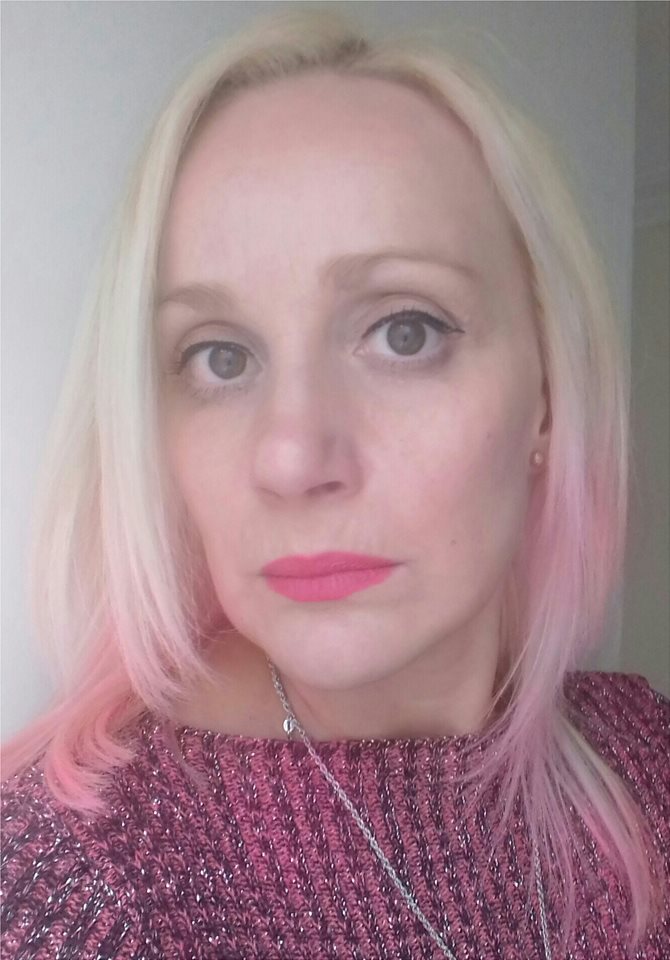 Heidi Robinson taking a selfie