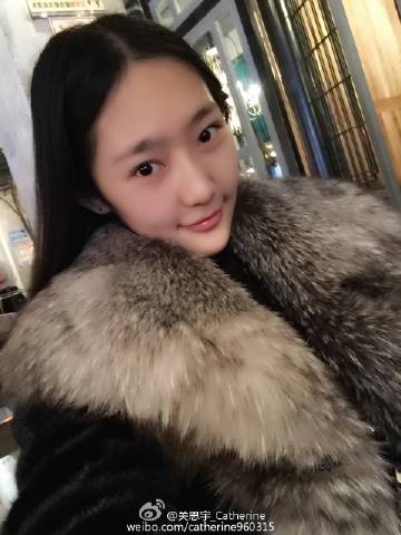 Guan Siyu taking a selfie