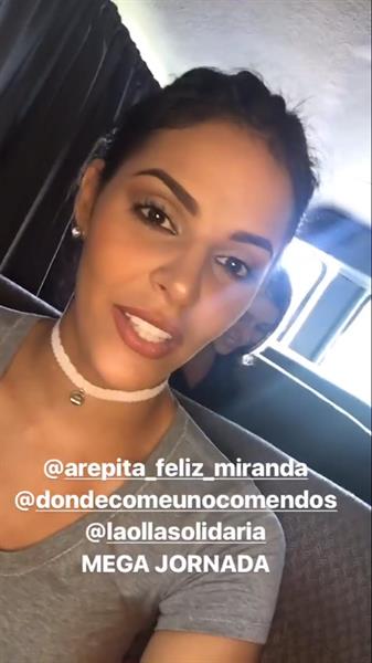 Keysi Sayago taking a selfie