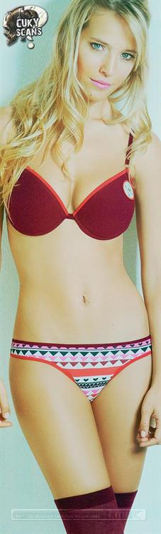 Luisana Lopilato in lingerie