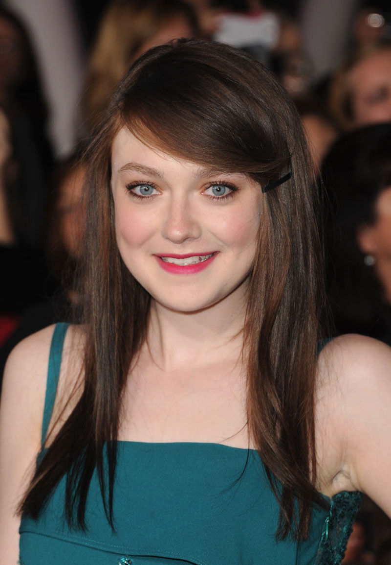 Dakota Fanning Breaking Dawn 2 premiere in LA 11/12/12 