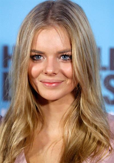 Samara Weaving Pictures Samara Weaving