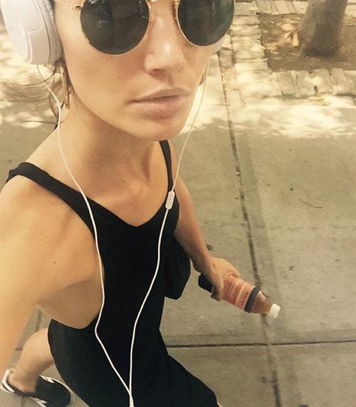 Lily Aldridge taking a selfie