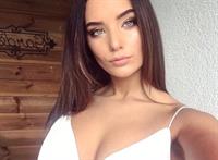 Faith Landman taking a selfie