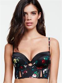 Sara Sampaio in lingerie