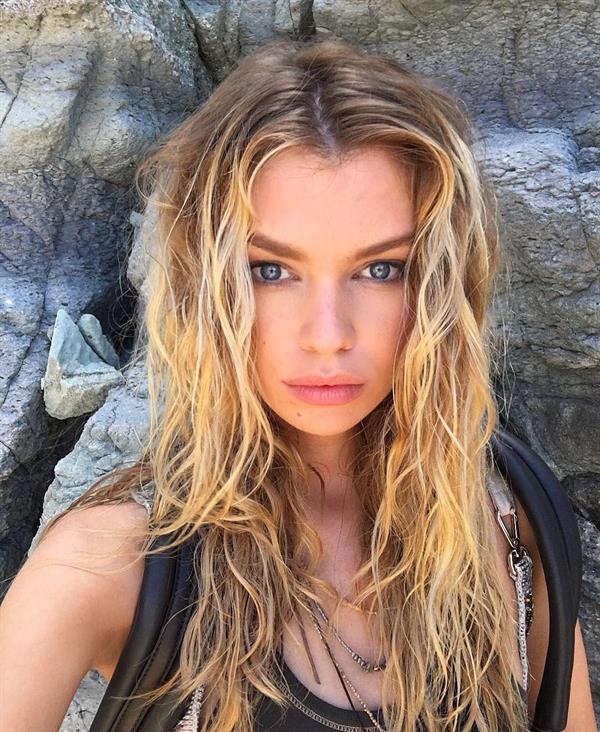 Stella Maxwell taking a selfie