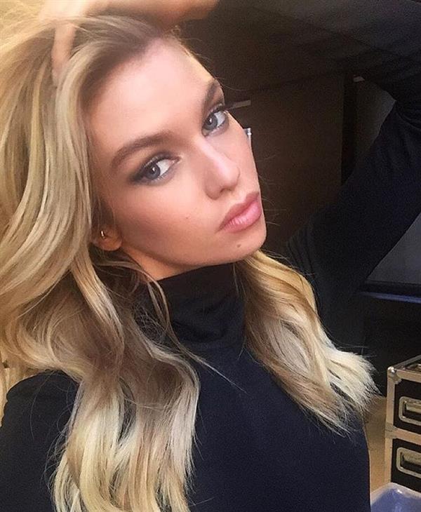 Stella Maxwell taking a selfie