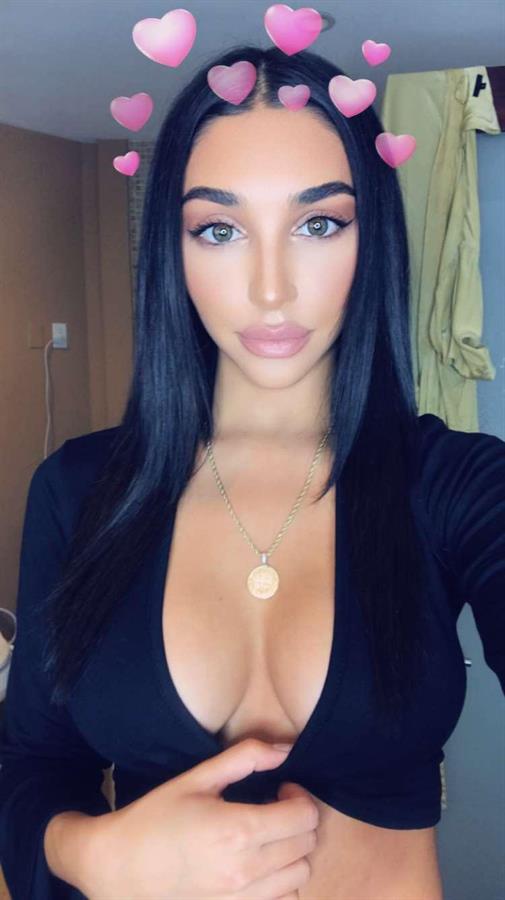 Chantel Jeffries taking a selfie