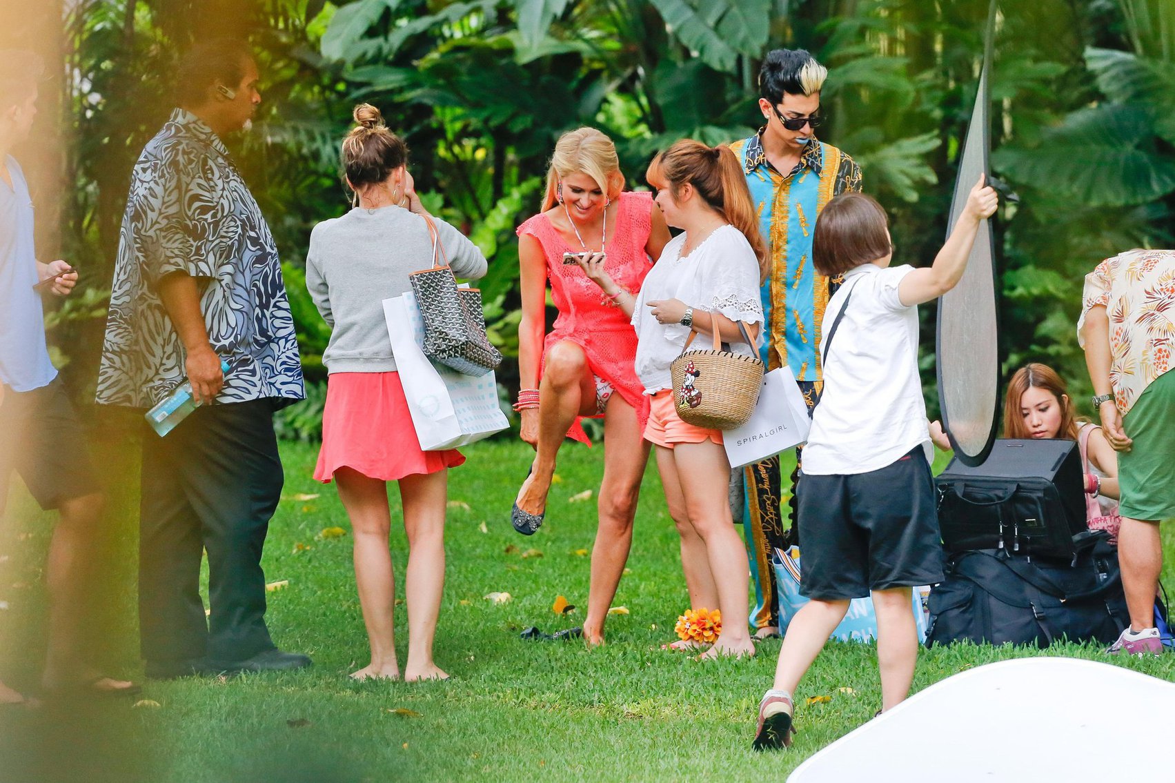 Paris Hilton At a photoshoot in Honolulu, Hawaii (June 1, 2013) 