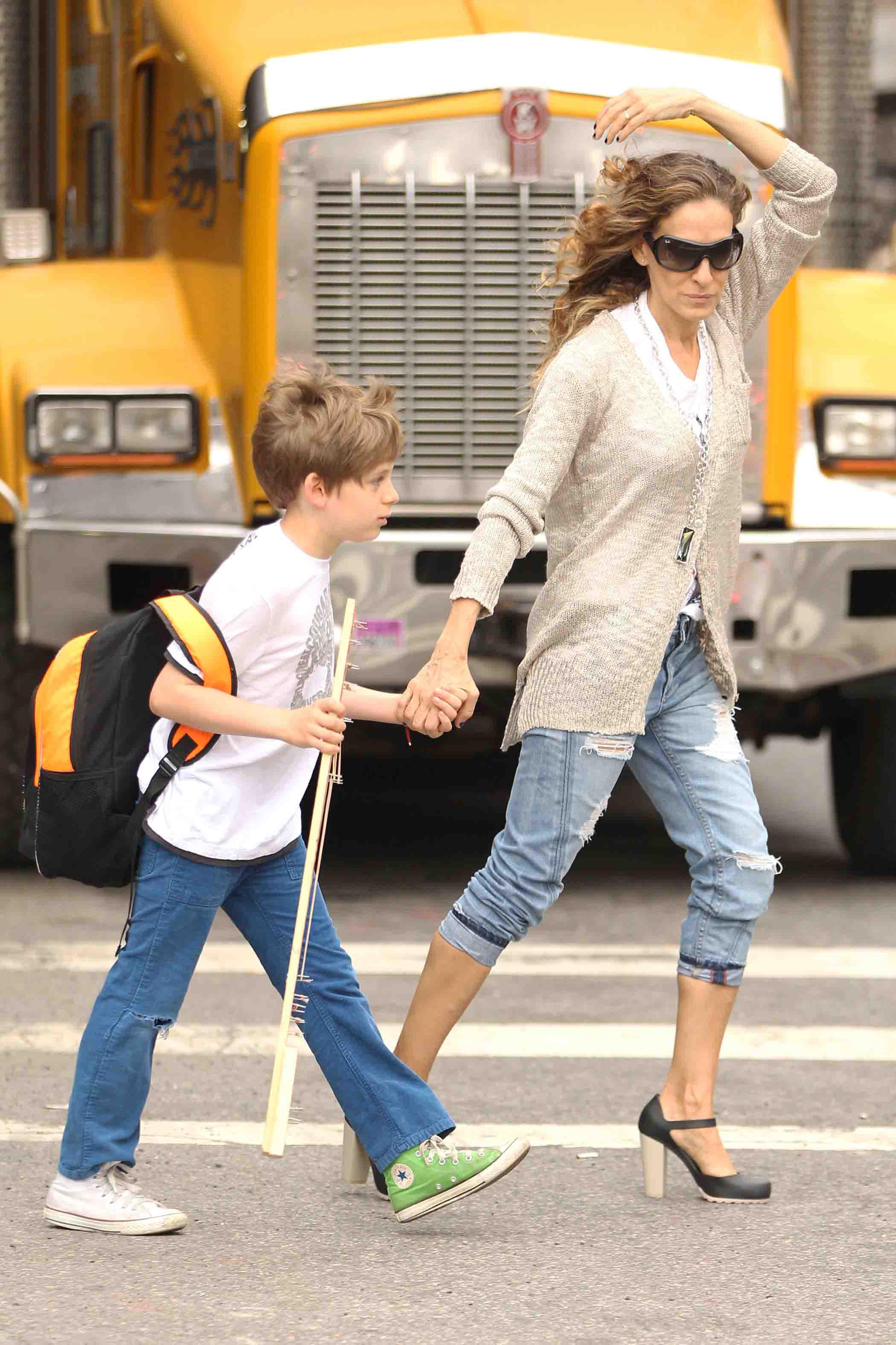 Sarah Jessica Parker Takes her children to school in New York City (May 23, 2013) 