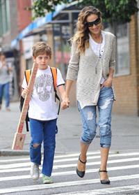 Sarah Jessica Parker Takes her children to school in New York City (May 23, 2013) 