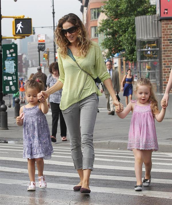 Sarah Jessica Parker Takes a stroll with her twins around the West Village in New York City (May 21, 2013) 