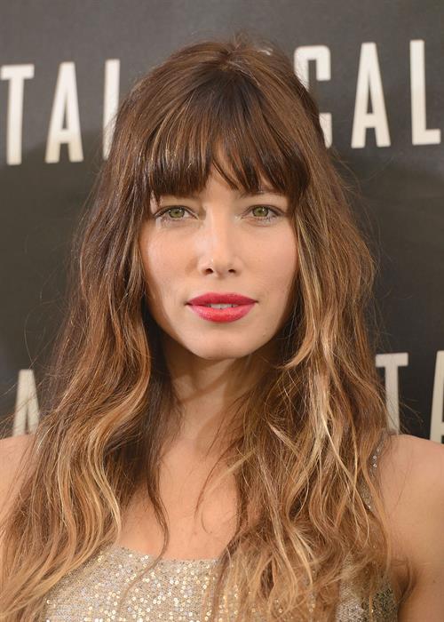 Jessica Biel poses at the Total Recall - Los Angeles Photo Call on July 28, 2012 in Beverly Hills, California