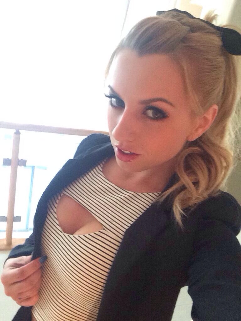 Lexi Belle Pictures in an Infinite Scroll - 83 Pictures