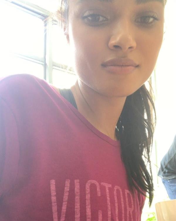 Daniela Braga taking a selfie