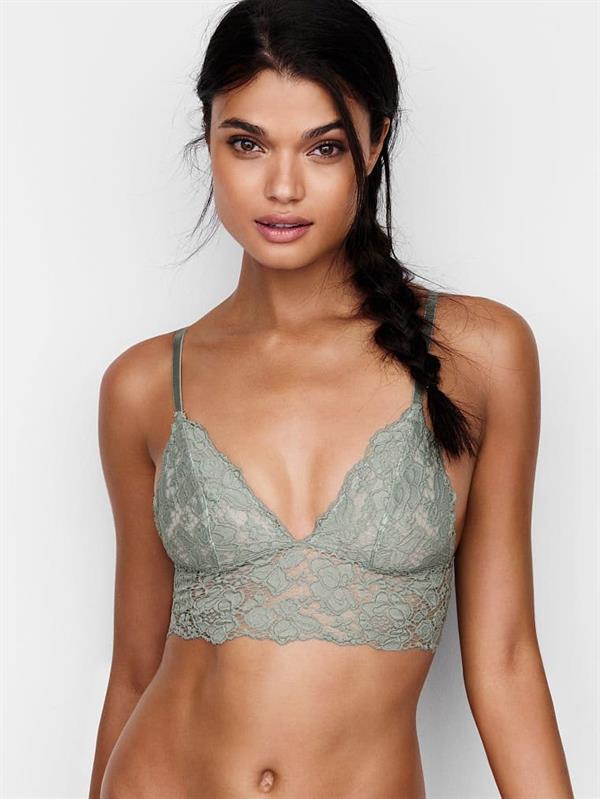 Daniela Braga in lingerie