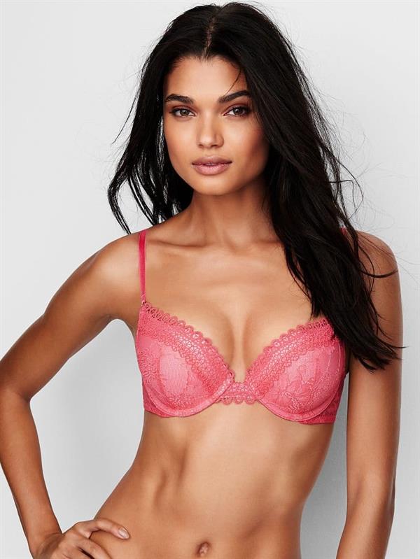 Daniela Braga in lingerie