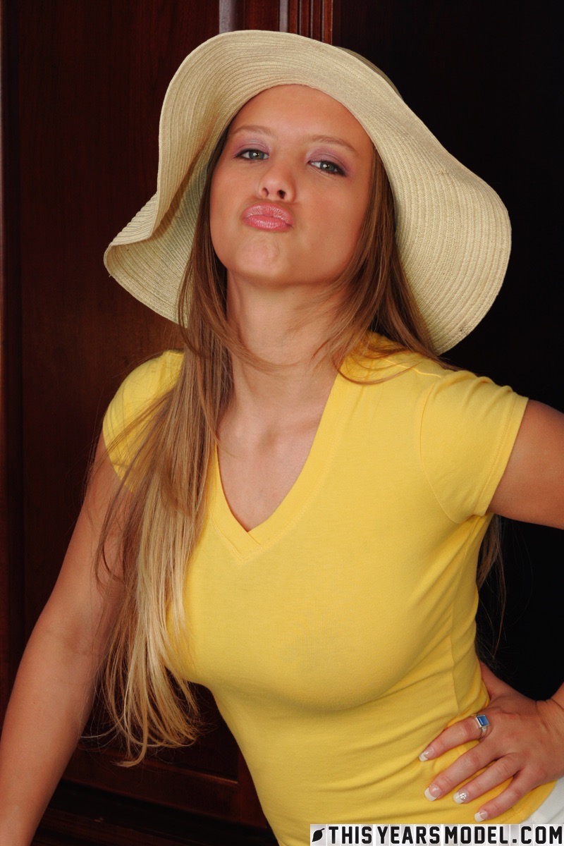 Dawson Miller Pictures Dawson Wears a Sunhat
