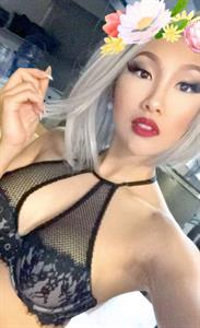 Mhaye Monti in lingerie taking a selfie