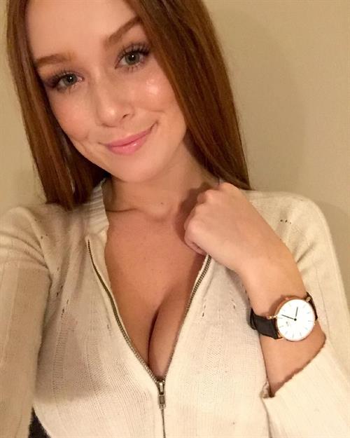 Leanna Decker taking a selfie