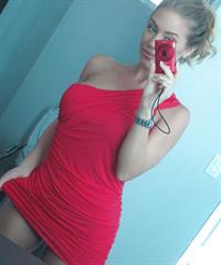 Nicole Aniston taking a selfie