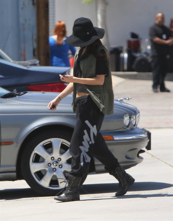 Selena Gomez - Hits the studio in black sweatpants in Los Angeles (11.05.2013) 