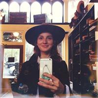 María Valverde taking a selfie