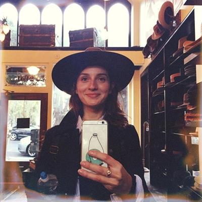 María Valverde taking a selfie