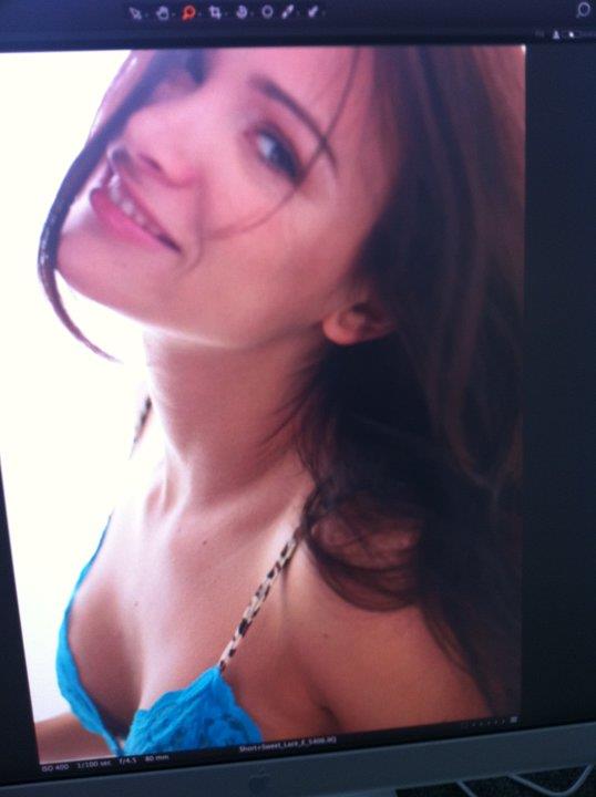 Alina Văcariu in a bikini taking a selfie