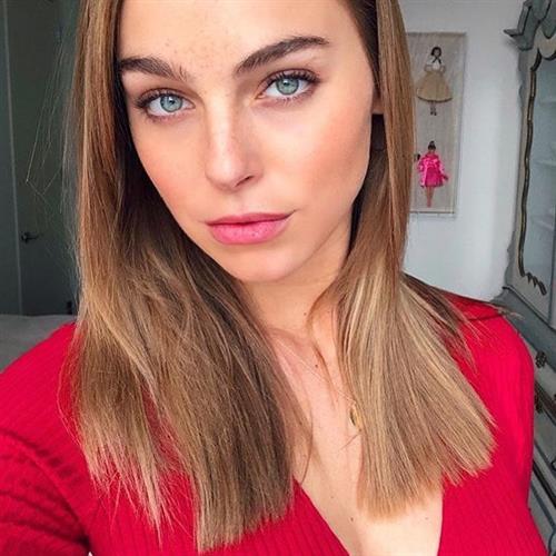 Elizabeth Turner taking a selfie