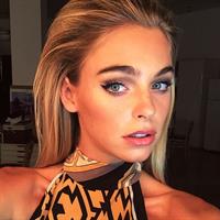 Elizabeth Turner taking a selfie