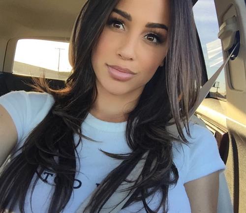 Ana Cheri taking a selfie