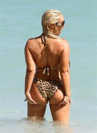 Nicole Coco Austin in a bikini - ass