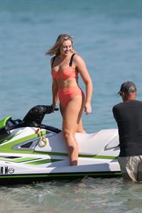 Iskra Lawrence in a swimsuit on Miami beach doing a photoshoot for Aerie on 11/26/2018