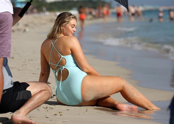 Iskra Lawrence in a swimsuit on Miami beach doing a photoshoot for Aerie on 11/26/2018