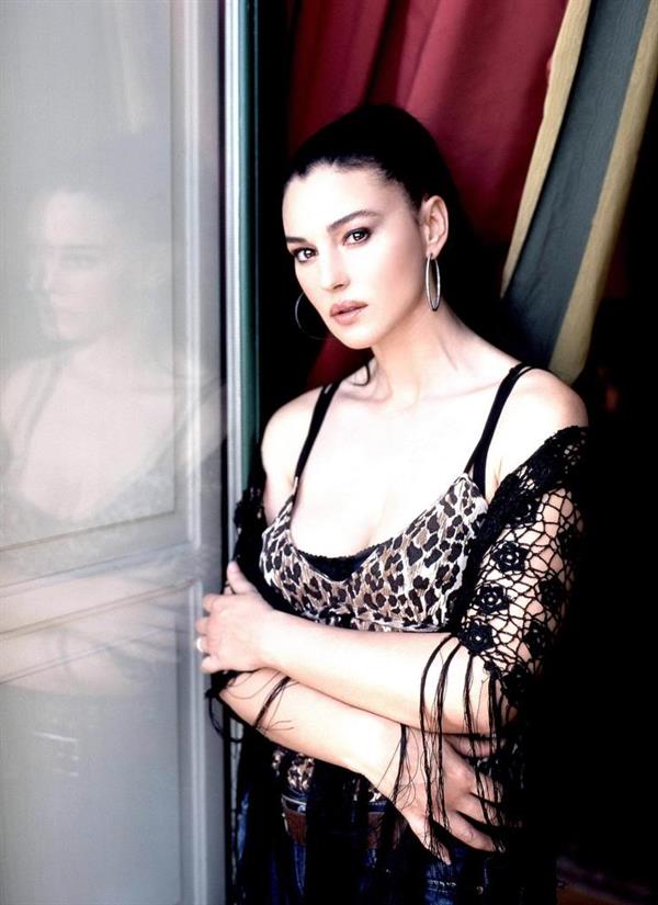 Monica Bellucci in lingerie