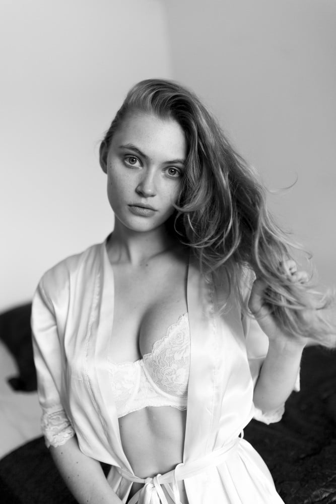 Eline Lykke in lingerie