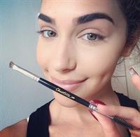 Chantel Jeffries taking a selfie