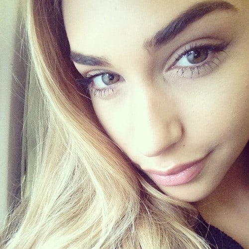 Chantel Jeffries taking a selfie