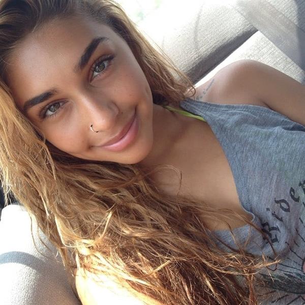 Chantel Jeffries taking a selfie